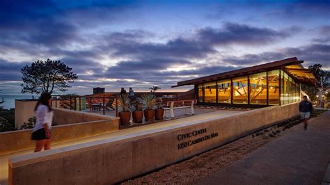 corona del mar city hall.